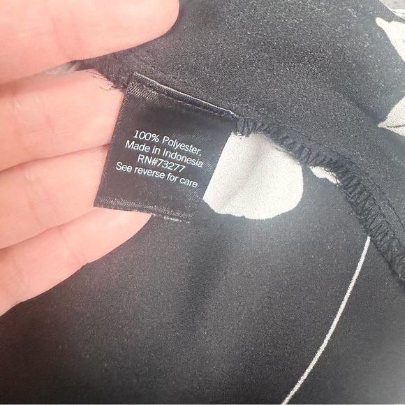 Simply Vera Vera Wang Women's Black & White Floral Blouse/Top- Cap Sleeves XL - Picture 4 of 5